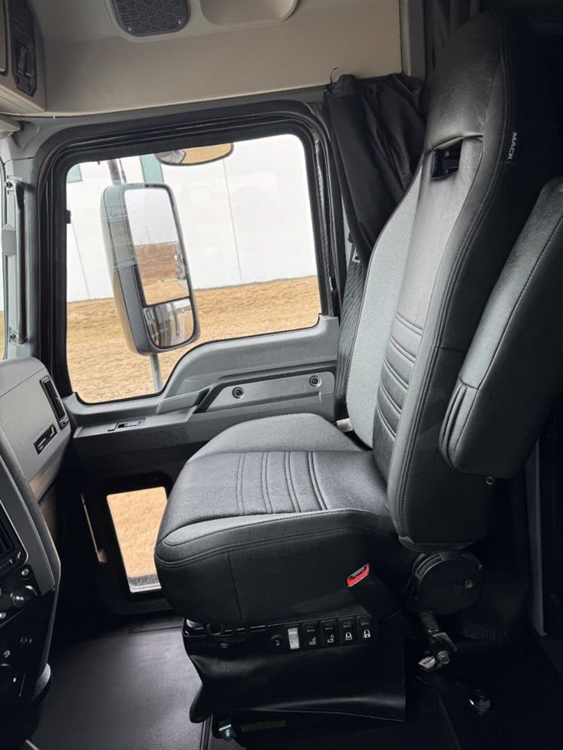 2020 Mack Anthem in Carroll, IA — photo 17